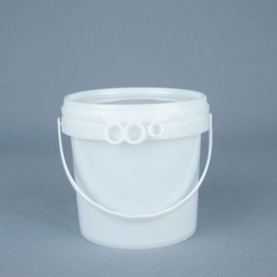 음식물 저장용 에 뚜?? 이 있는 쌓일 수 있는 흰색 플라스틱 버킷