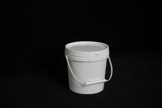 음식 저장 및 청소 를 위한 손잡이 가 있는 장기 뚜?? 에 꽂힌 빗자루